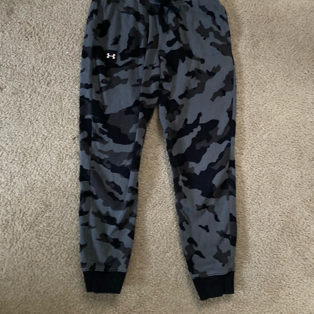 Boys camo sweat pants under armor